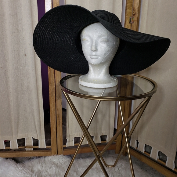 Accessories - Large Floppy Beach Hat